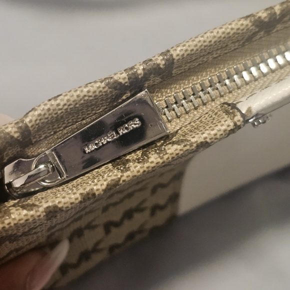 Michael Kors Women’s Belt Fanny Pack MK Signature Logo BROWN/BEIGE/WHITE- S/M - Picture 3 of 9